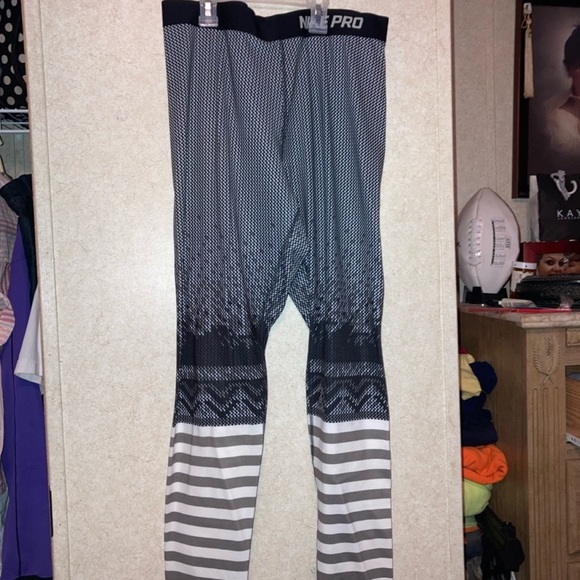 Nike legging and capris - Picture 4 of 8